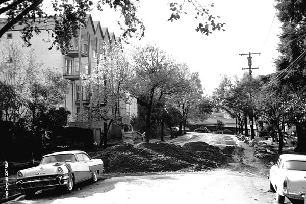 The_Mound_and_the_Phi_Mu_house