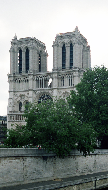 P2-01-Notre-Dame-ext
